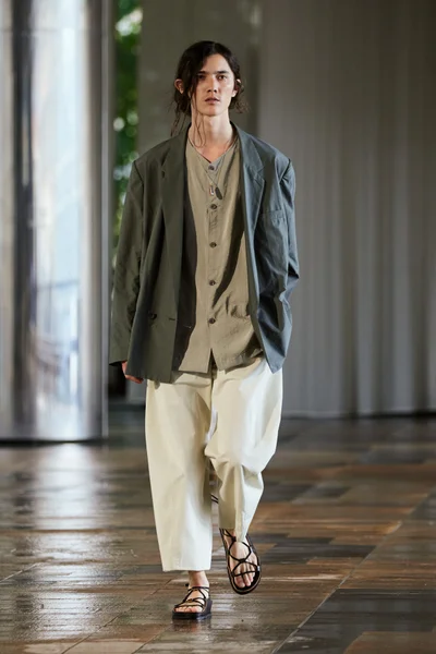 Look 35